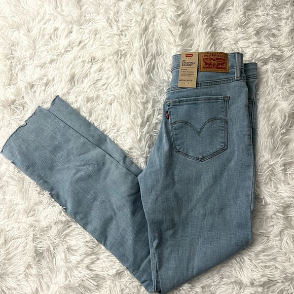 Brand new levi - Picture 1 of 2